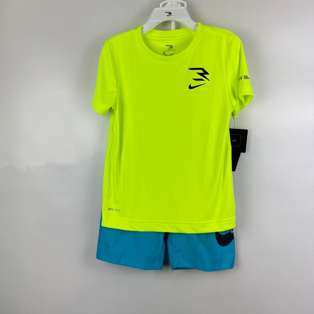 Nike boys matching tee and short set in neon green and blue NWT size XS (3/4yrs)